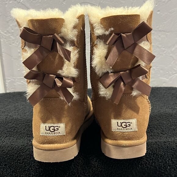 🔥🔥 UGG Australia Bailey Bow II Chestnut Suede Winter Boot US Women Sz 8 - EUC - Picture 5 of 10